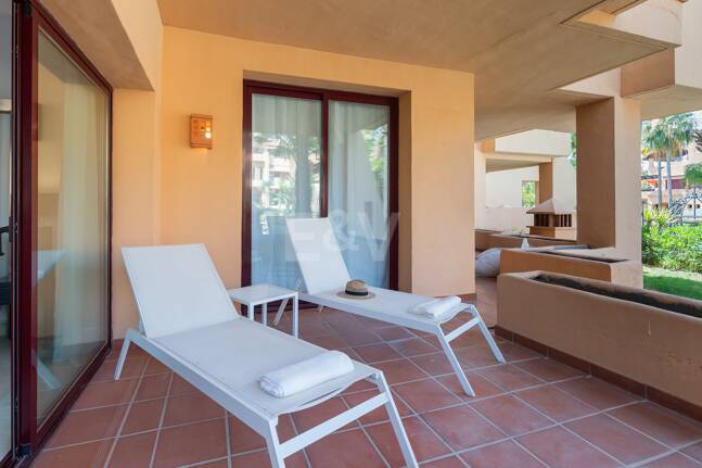 Erdgeschosswohnung in Erster Reihe am Strand von San Pedro