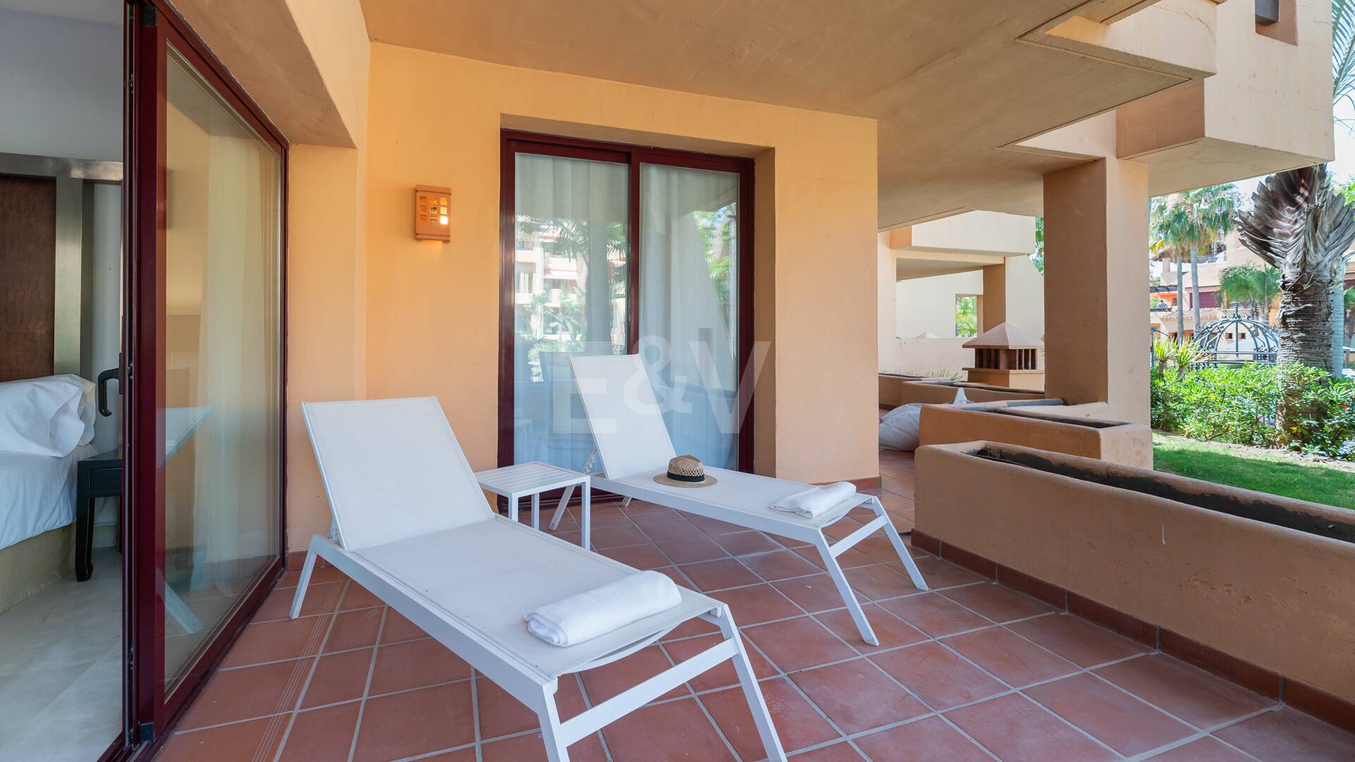 Erdgeschosswohnung in Erster Reihe am Strand von San Pedro