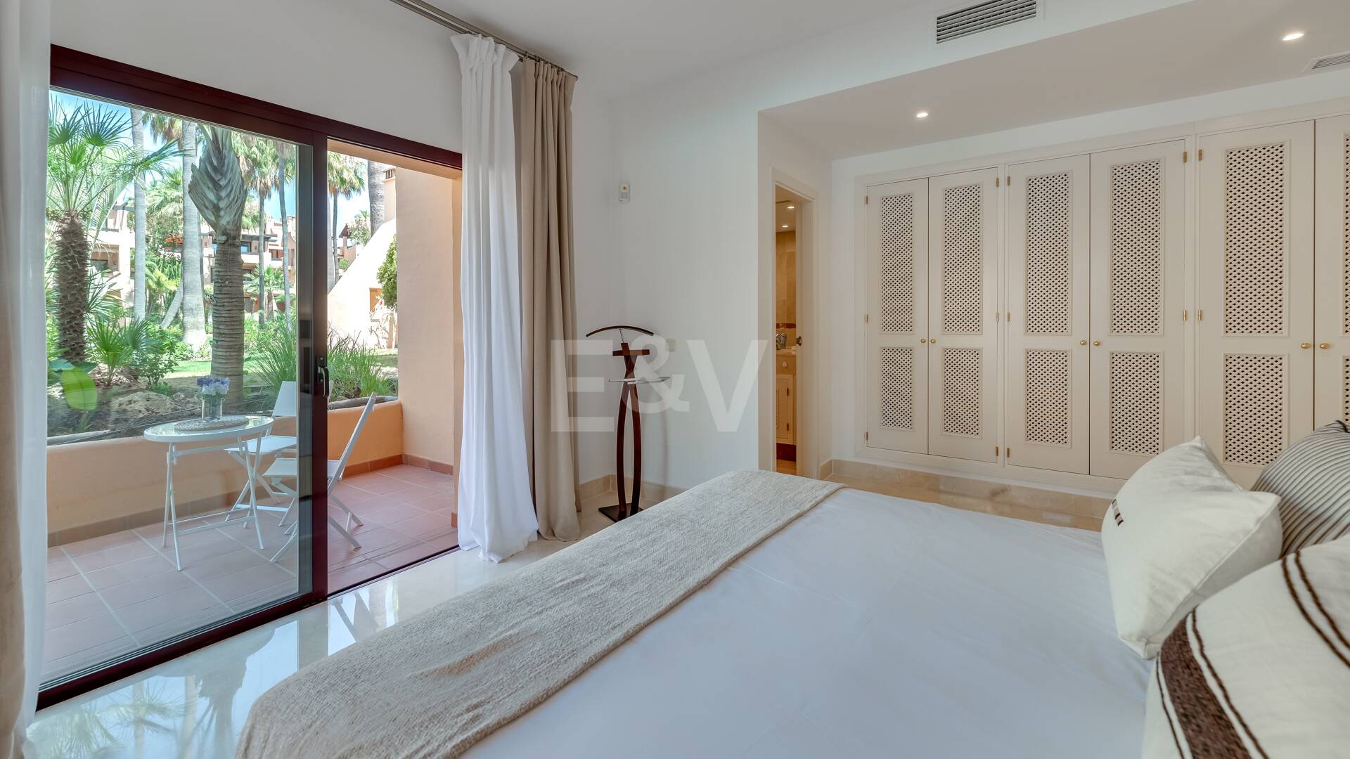 Erdgeschosswohnung in Erster Reihe am Strand von San Pedro