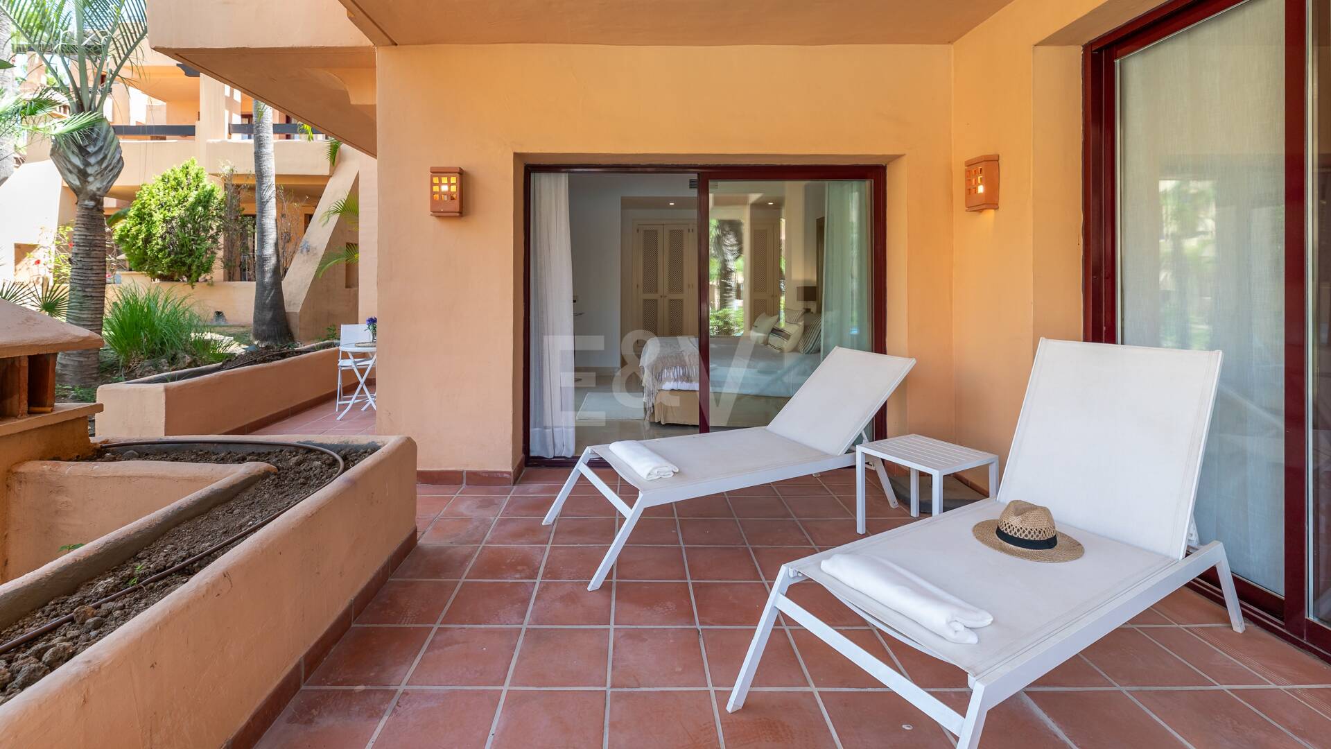 Erdgeschosswohnung in Erster Reihe am Strand von San Pedro