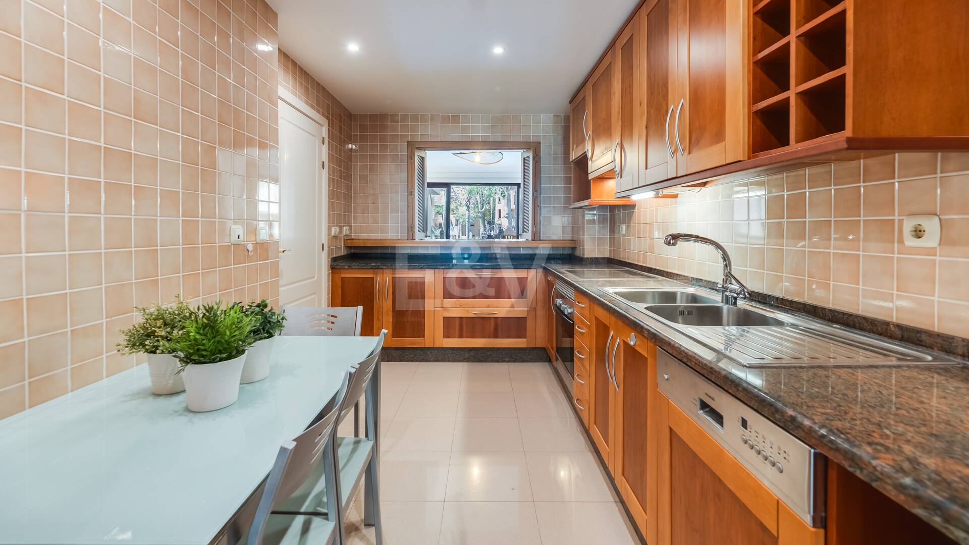 Erdgeschosswohnung in Erster Reihe am Strand von San Pedro