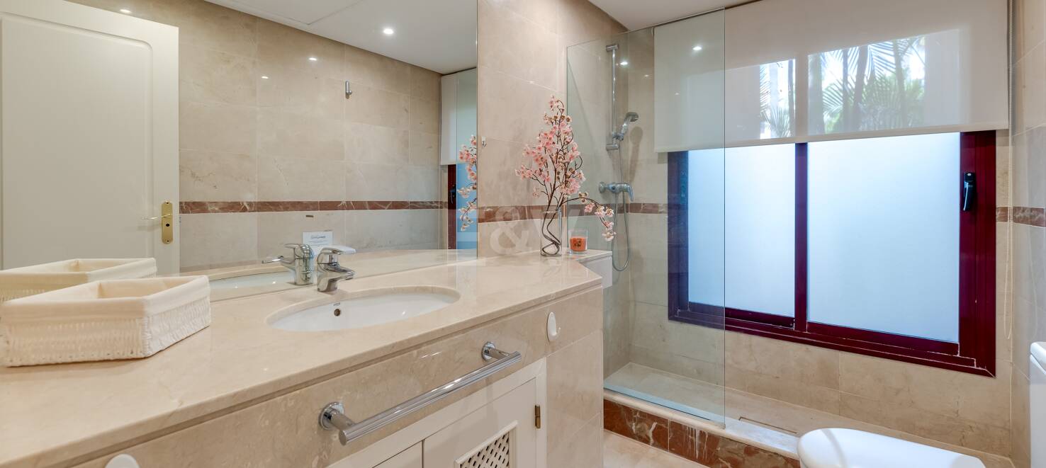 Apartamento en Planta Baja en Primera Línea de Playa en San Pedro