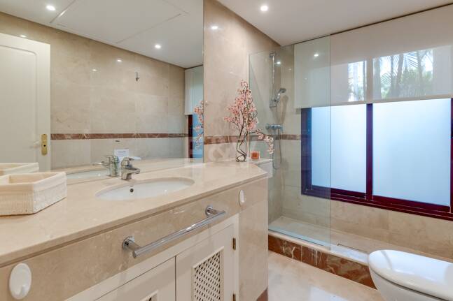 Erdgeschosswohnung in Erster Reihe am Strand von San Pedro