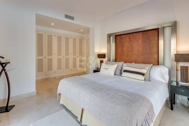 Erdgeschosswohnung in Erster Reihe am Strand von San Pedro