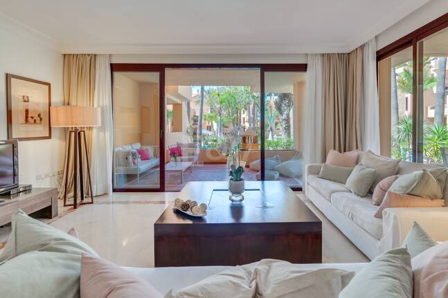 Erdgeschosswohnung in Erster Reihe am Strand von San Pedro