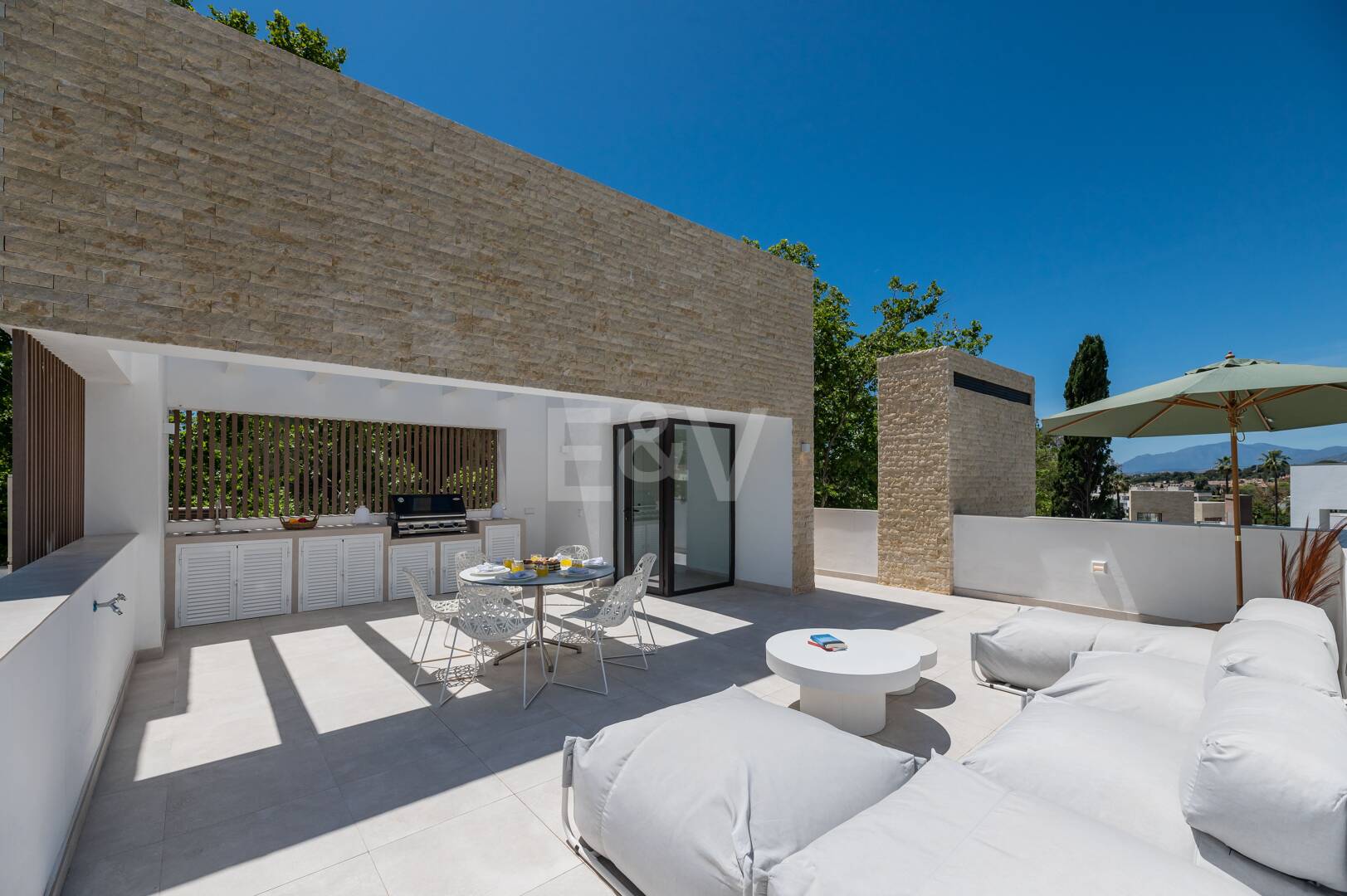 Villa luxueuse de 5 chambres située à La Fuente, une oasis verte idyllique sur le Golden Mile de Marbella.