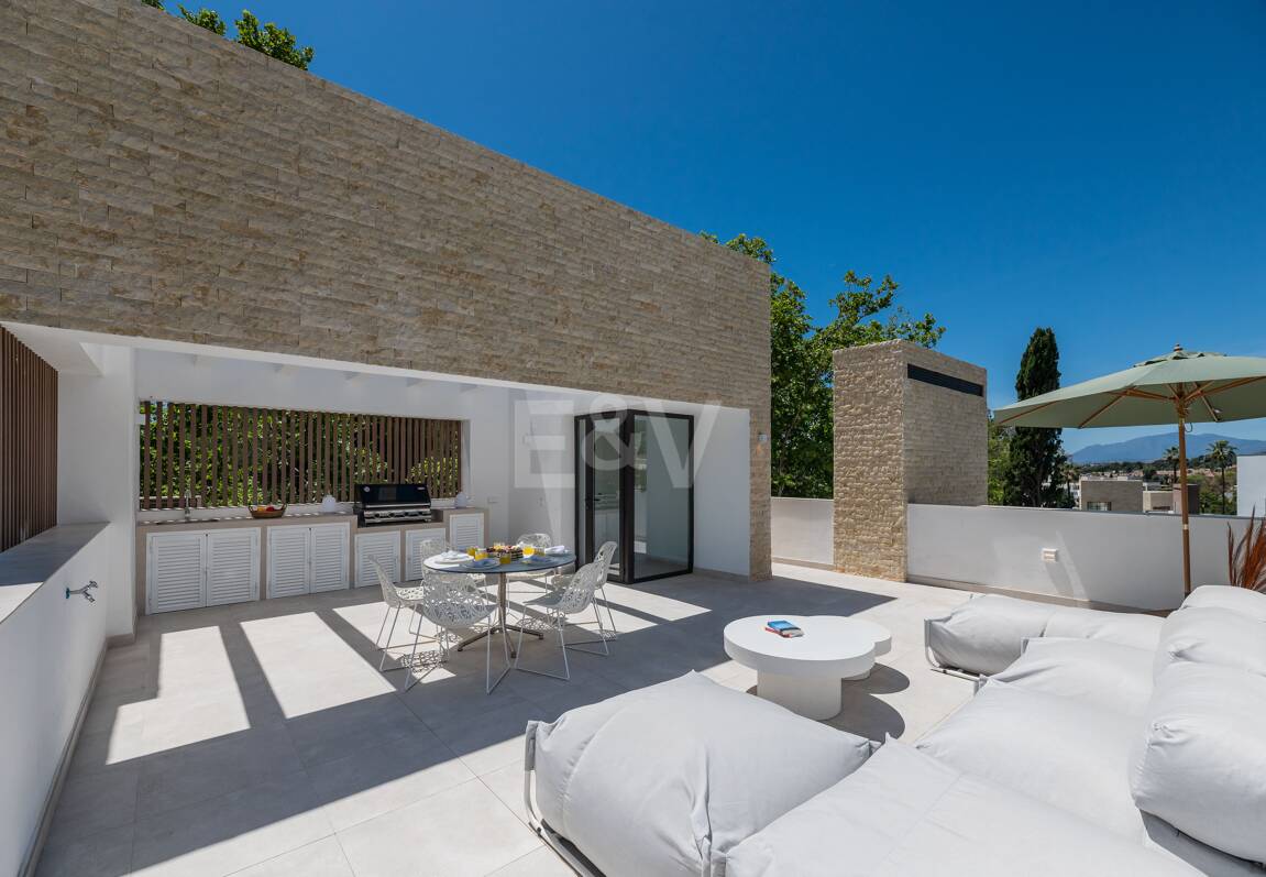 Villa luxueuse de 5 chambres située à La Fuente, une oasis verte idyllique sur le Golden Mile de Marbella.