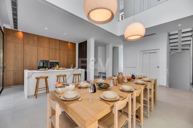 Villa luxueuse de 5 chambres située à La Fuente, une oasis verte idyllique sur le Golden Mile de Marbella.