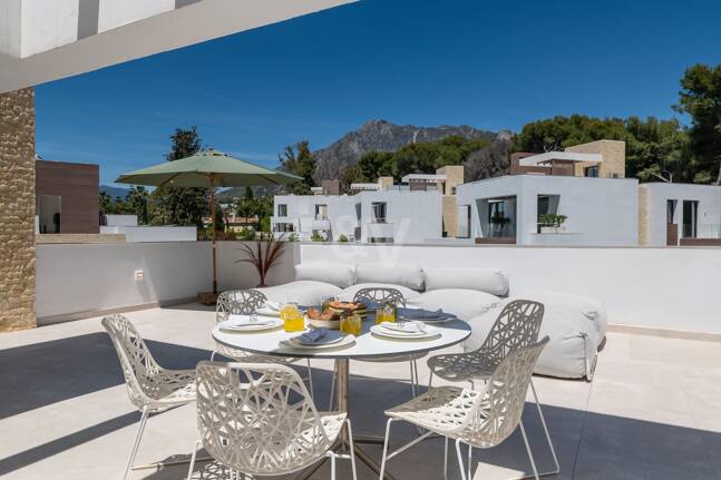 Villa luxueuse de 5 chambres située à La Fuente, une oasis verte idyllique sur le Golden Mile de Marbella.