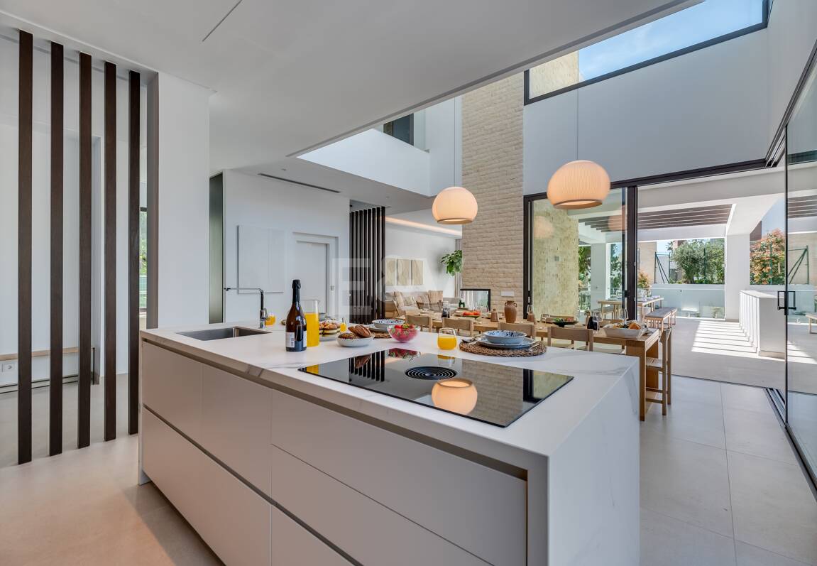 Villa luxueuse de 5 chambres située à La Fuente, une oasis verte idyllique sur le Golden Mile de Marbella.