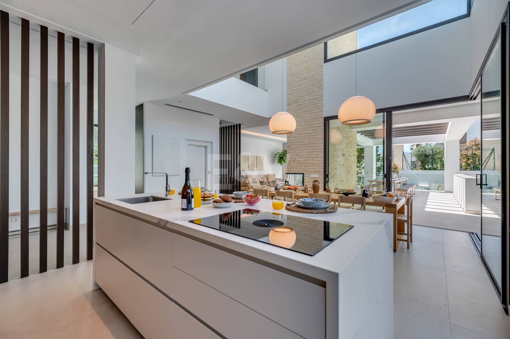 Villa luxueuse de 5 chambres située à La Fuente, une oasis verte idyllique sur le Golden Mile de Marbella.