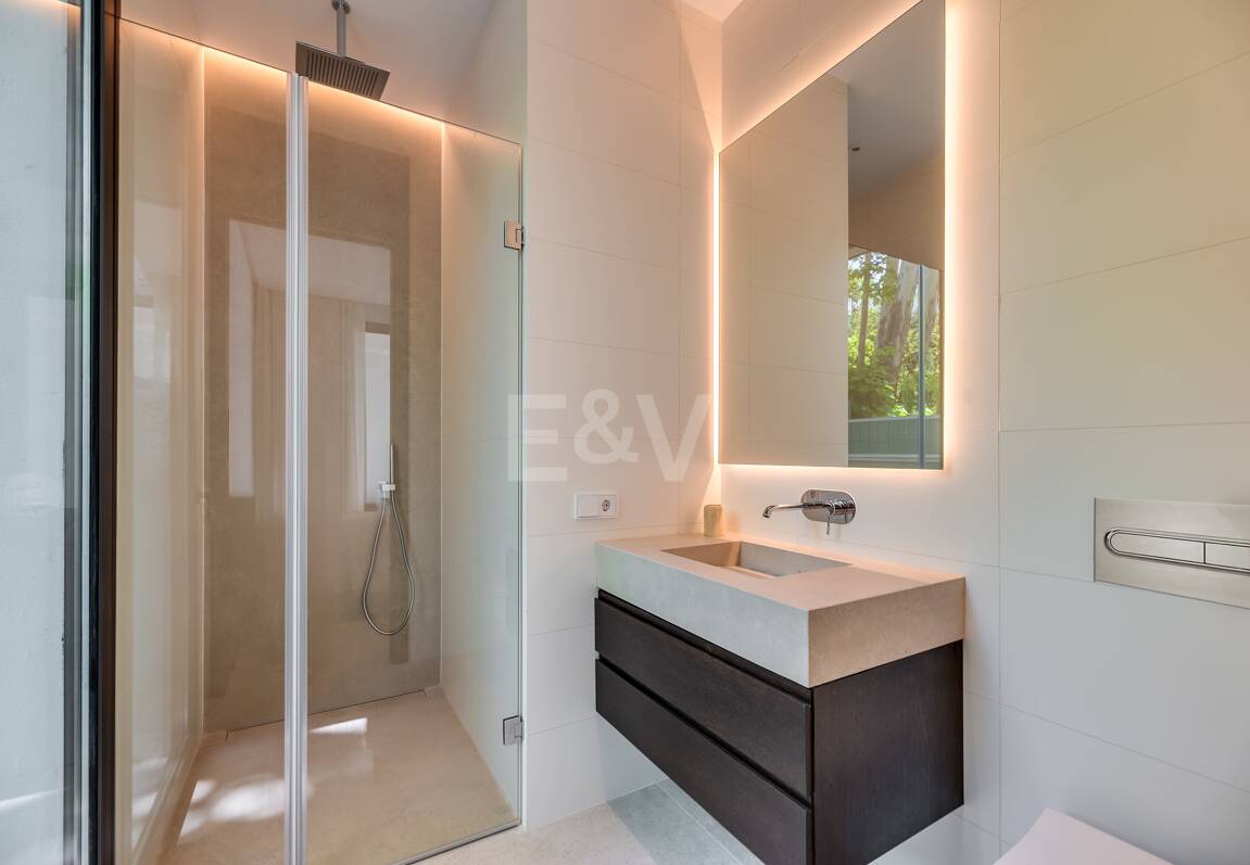 Villa luxueuse de 5 chambres située à La Fuente, une oasis verte idyllique sur le Golden Mile de Marbella.