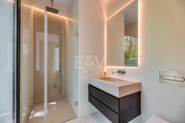 Villa luxueuse de 5 chambres située à La Fuente, une oasis verte idyllique sur le Golden Mile de Marbella.