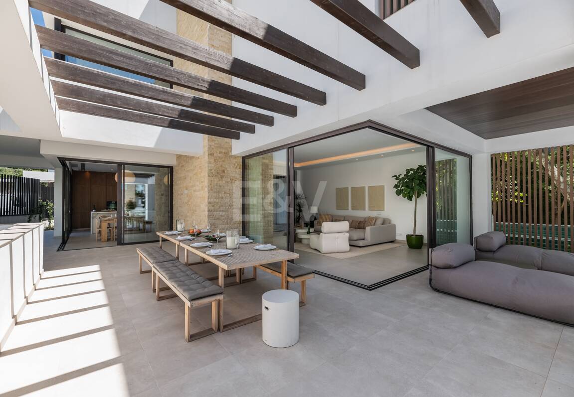 Villa luxueuse de 5 chambres située à La Fuente, une oasis verte idyllique sur le Golden Mile de Marbella.