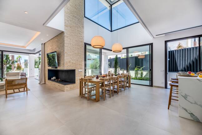 Villa luxueuse de 5 chambres située à La Fuente, une oasis verte idyllique sur le Golden Mile de Marbella.