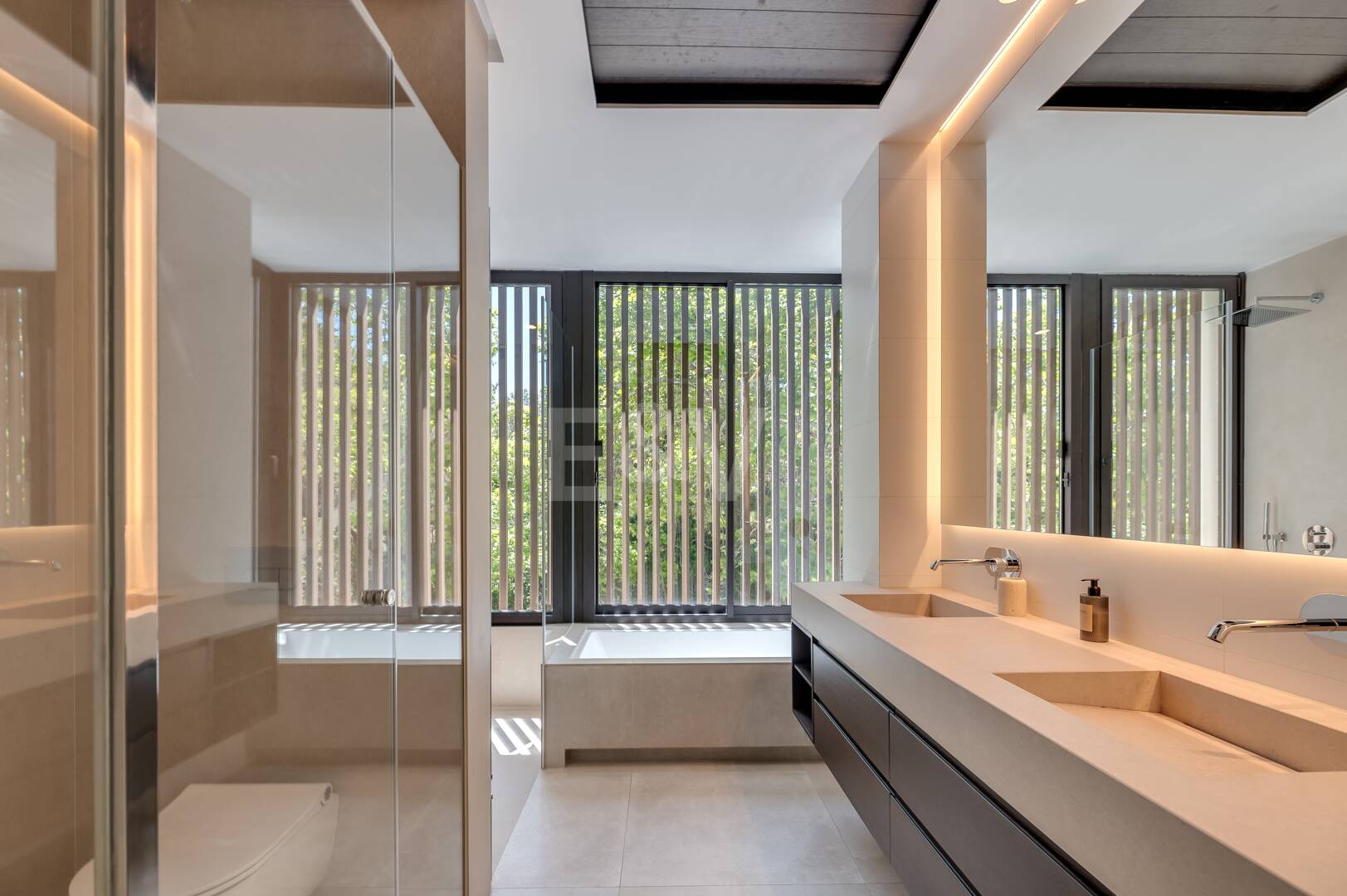 Villa luxueuse de 5 chambres située à La Fuente, une oasis verte idyllique sur le Golden Mile de Marbella.