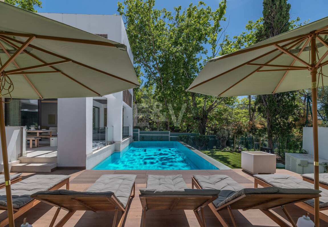 Villa luxueuse de 5 chambres située à La Fuente, une oasis verte idyllique sur le Golden Mile de Marbella.