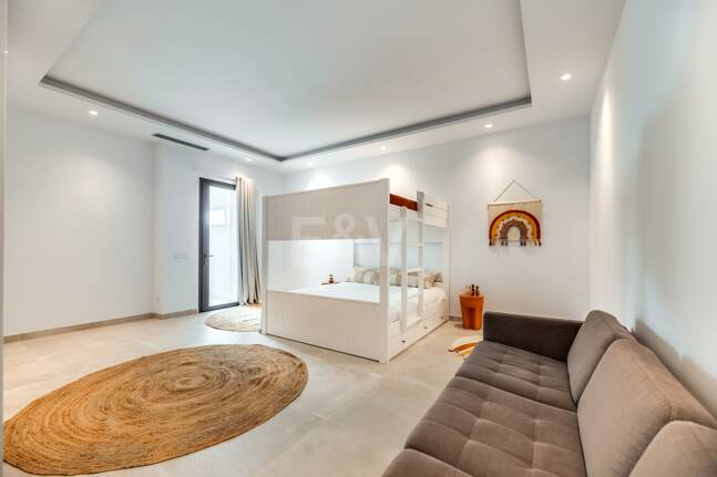 Villa luxueuse de 5 chambres située à La Fuente, une oasis verte idyllique sur le Golden Mile de Marbella.