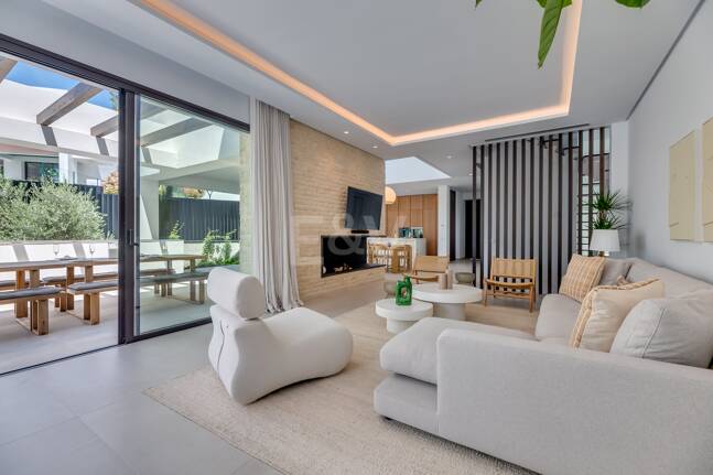 Villa luxueuse de 5 chambres située à La Fuente, une oasis verte idyllique sur le Golden Mile de Marbella.