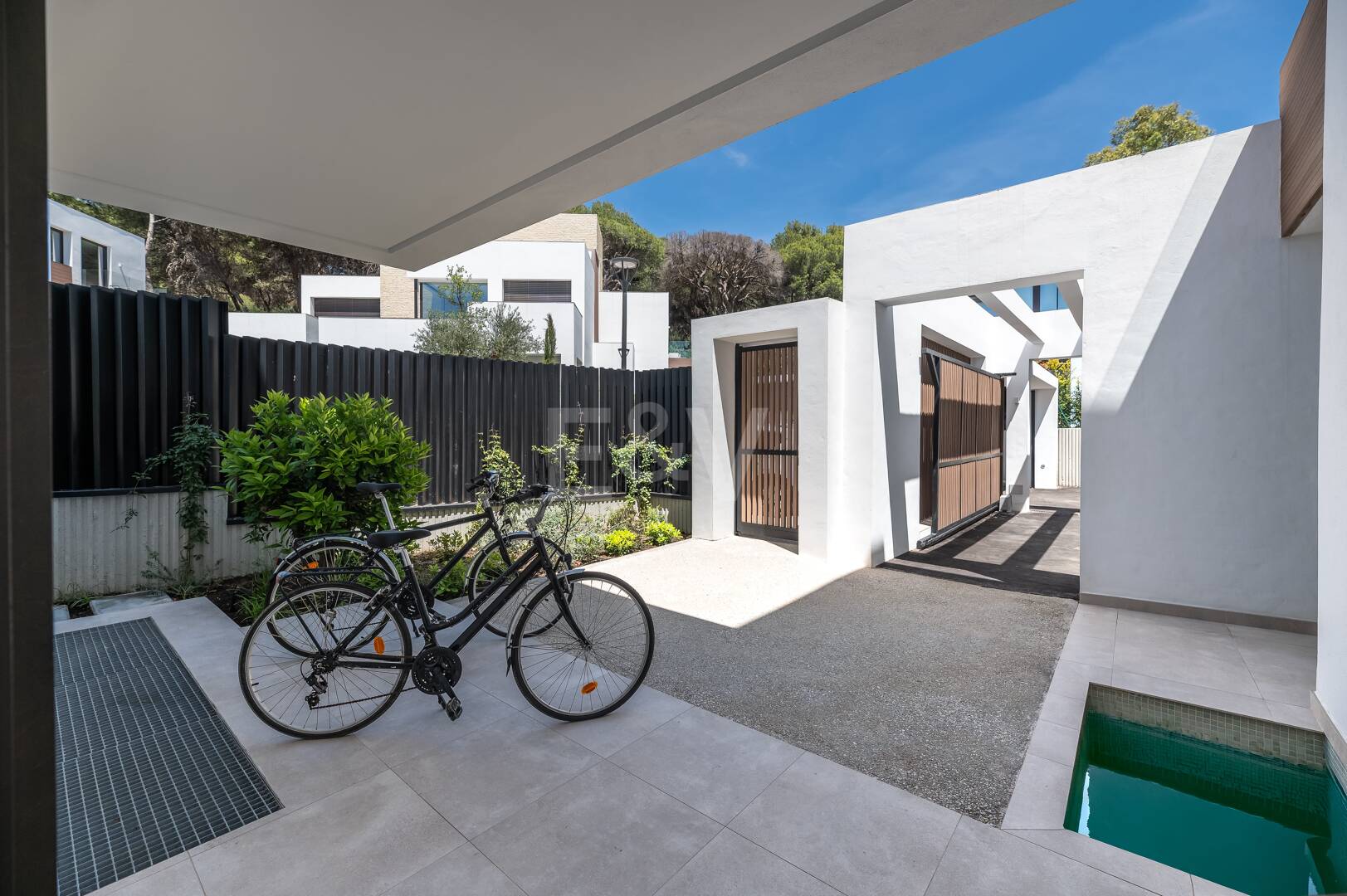 Villa luxueuse de 5 chambres située à La Fuente, une oasis verte idyllique sur le Golden Mile de Marbella.