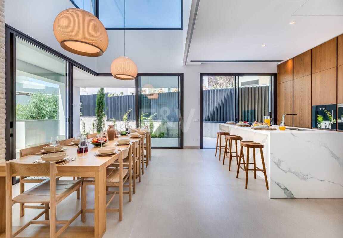 Villa luxueuse de 5 chambres située à La Fuente, une oasis verte idyllique sur le Golden Mile de Marbella.