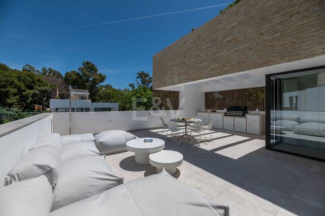 Villa luxueuse de 5 chambres située à La Fuente, une oasis verte idyllique sur le Golden Mile de Marbella.