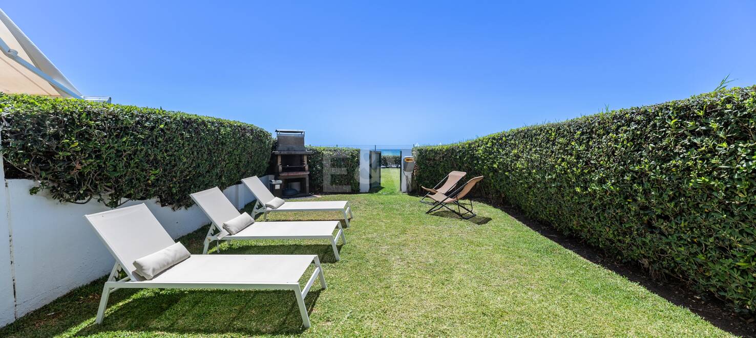 Frontline Townhouse with Direct Access to the Beach in Las Chapas Playa