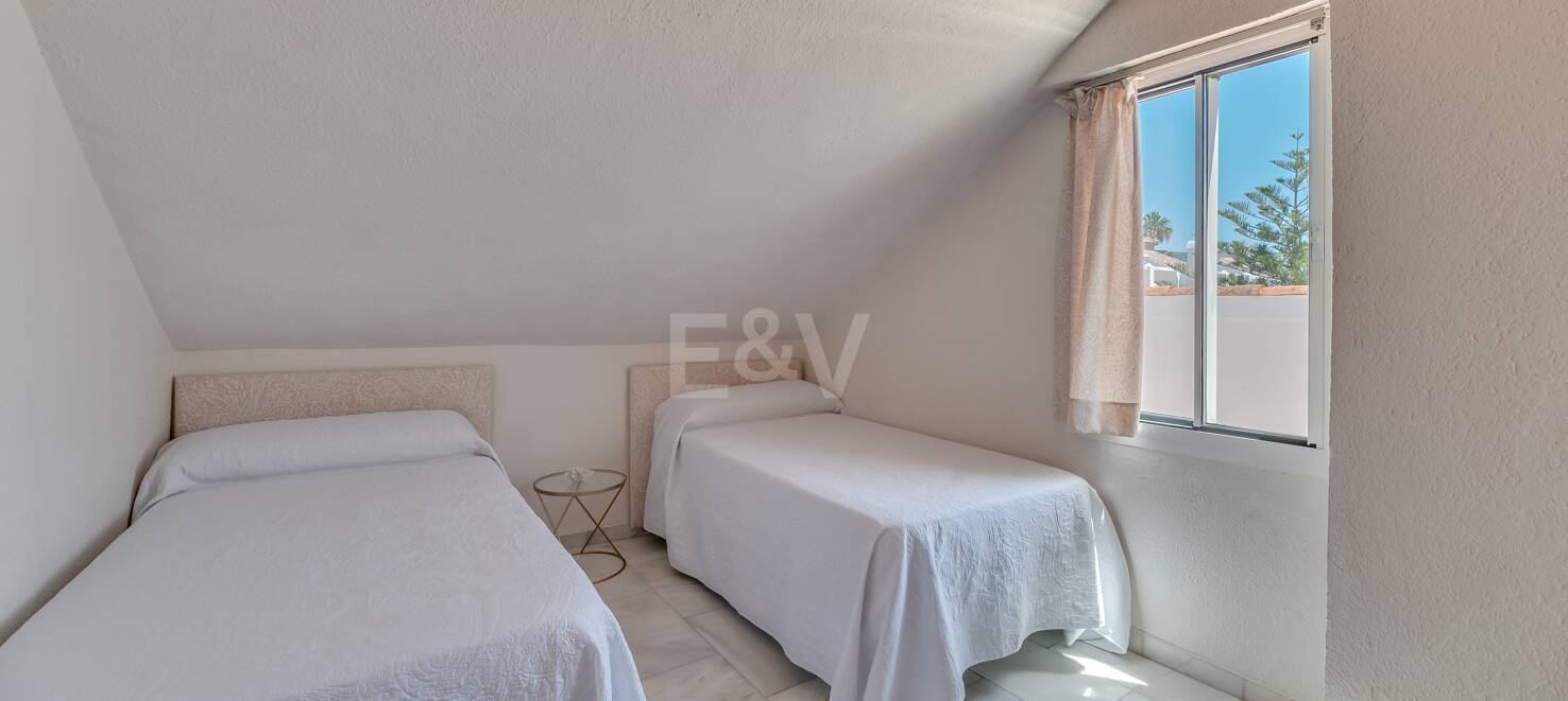 Frontline Townhouse with Direct Access to the Beach in Las Chapas Playa