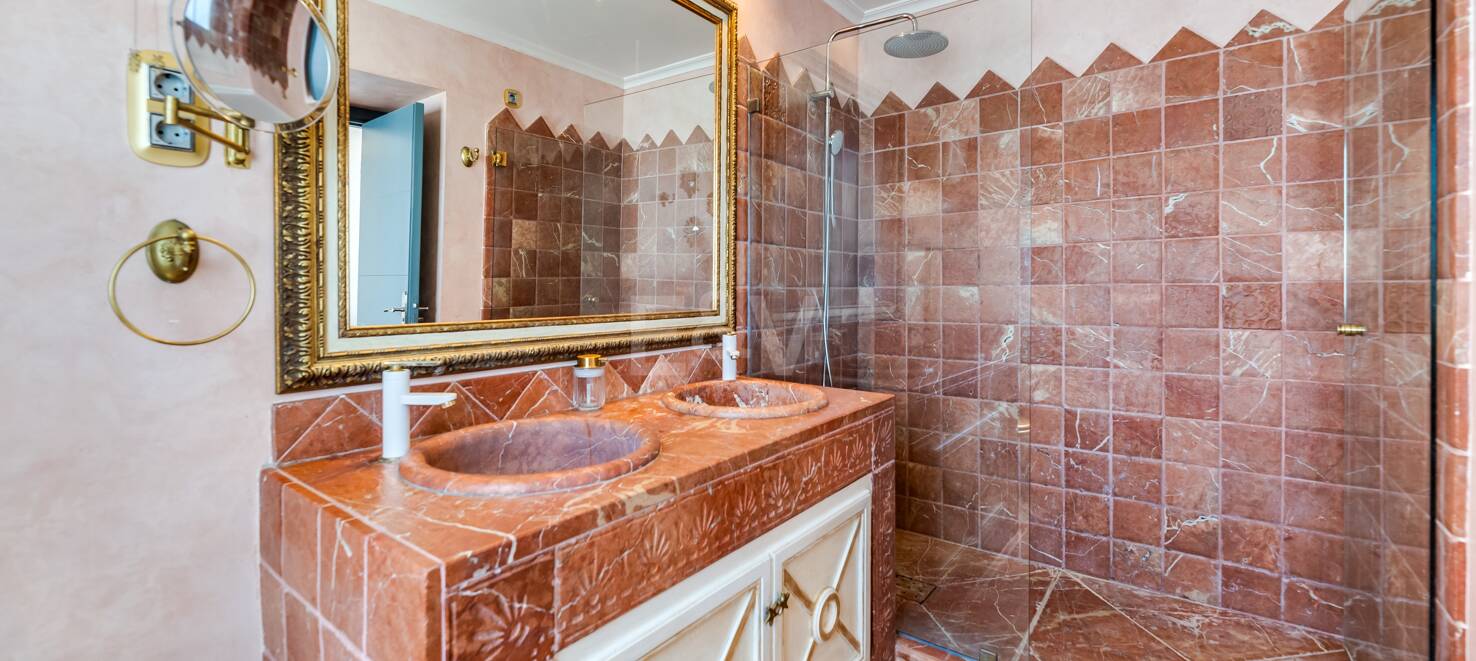 Frontline Townhouse with Direct Access to the Beach in Las Chapas Playa