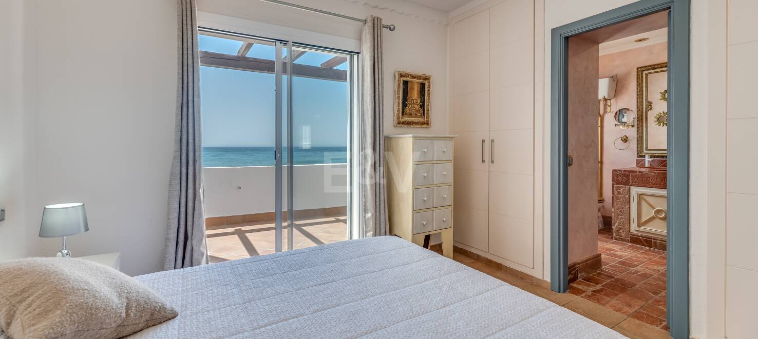 Frontline Townhouse with Direct Access to the Beach in Las Chapas Playa