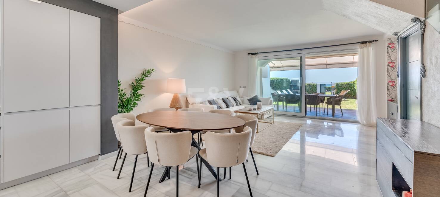 Frontline Townhouse with Direct Access to the Beach in Las Chapas Playa
