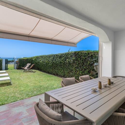 Frontline Townhouse with Direct Access to the Beach in Las Chapas Playa