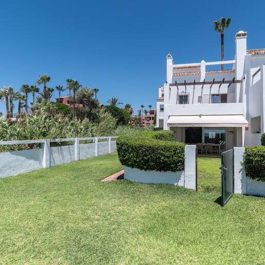 Frontline Townhouse with Direct Access to the Beach in Las Chapas Playa
