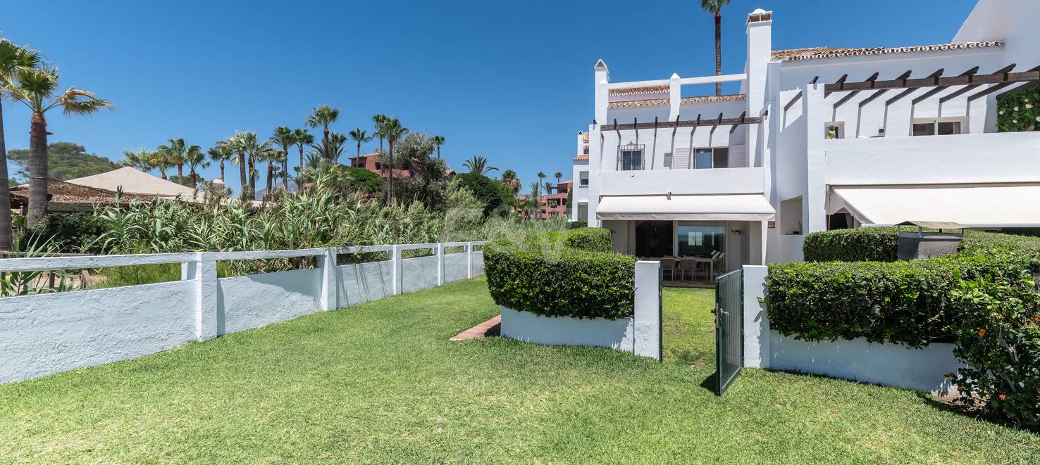 Frontline Townhouse with Direct Access to the Beach in Las Chapas Playa