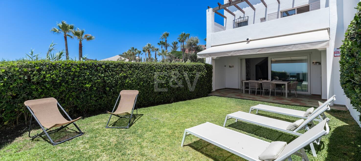 Frontline Townhouse with Direct Access to the Beach in Las Chapas Playa