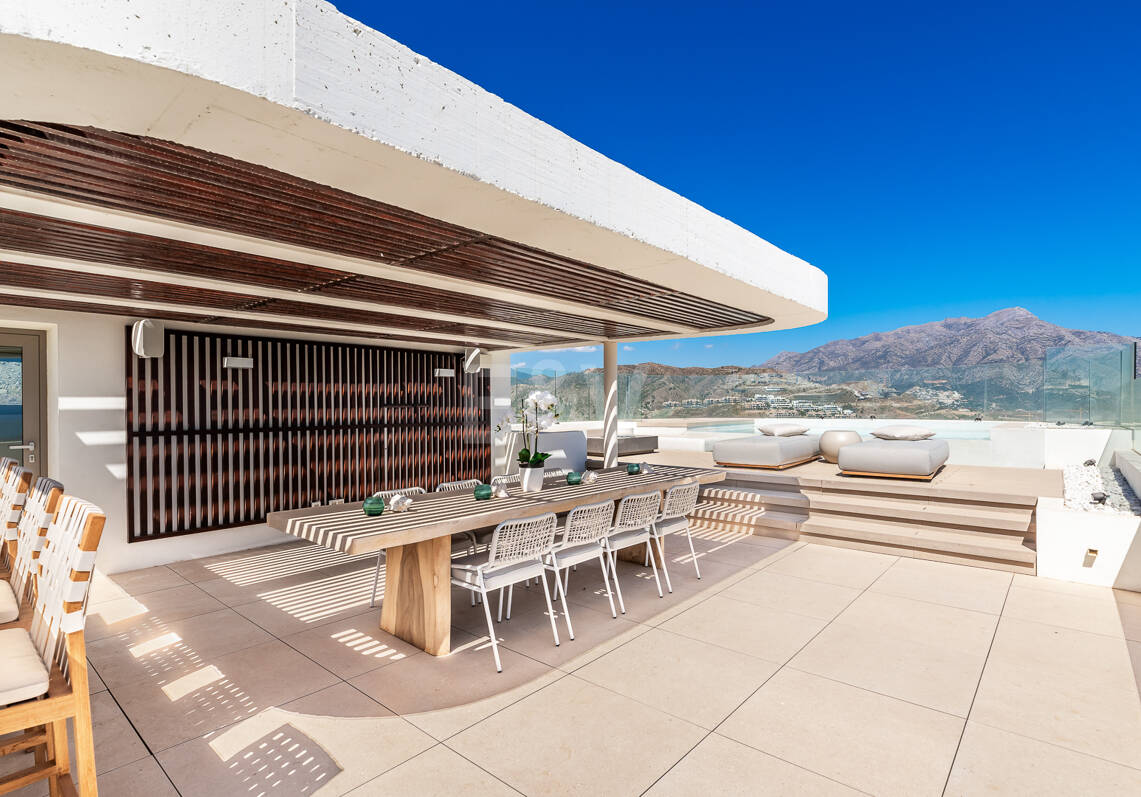 Ático de lujo en La Quinta con piscina privada y vistas abiertas al mar