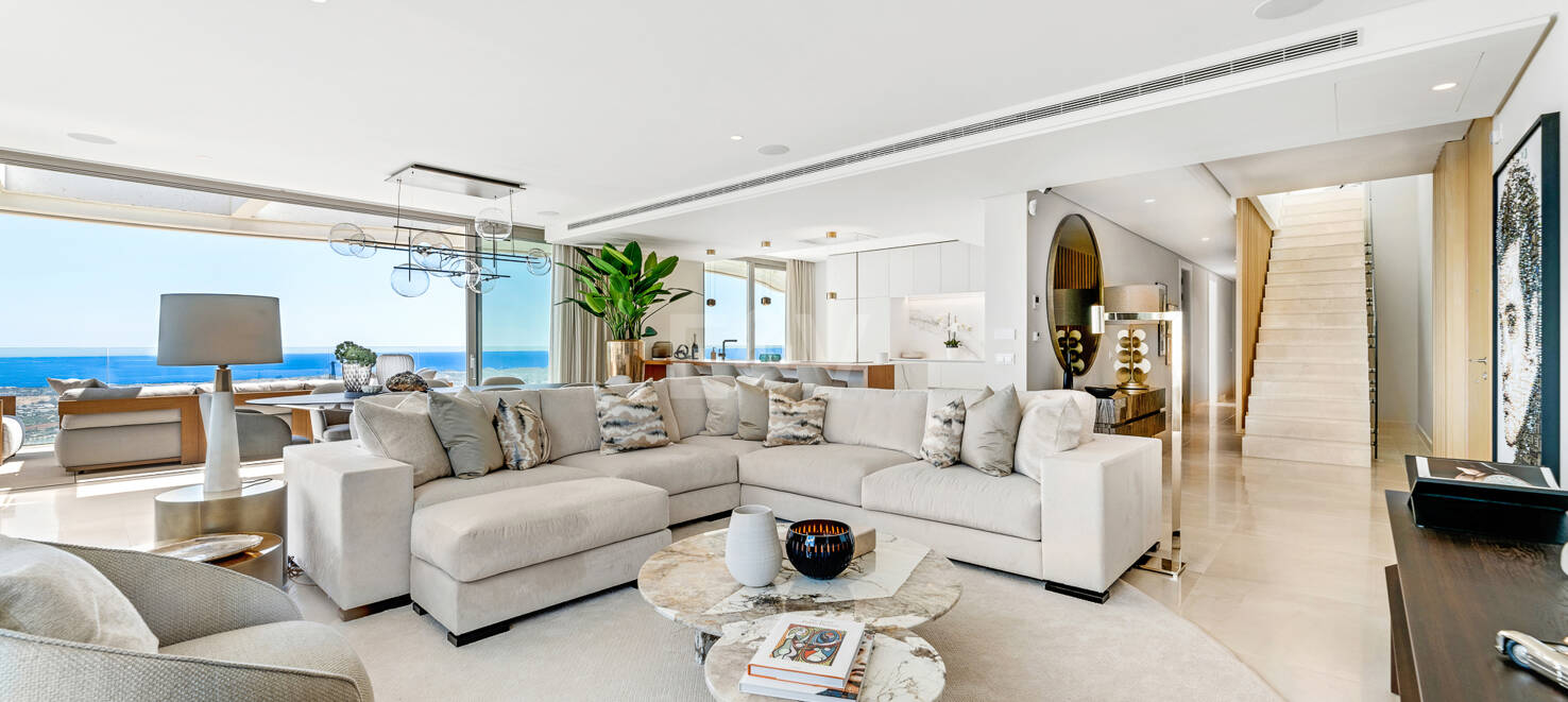 Luxury penthouse with private pool and open sea views