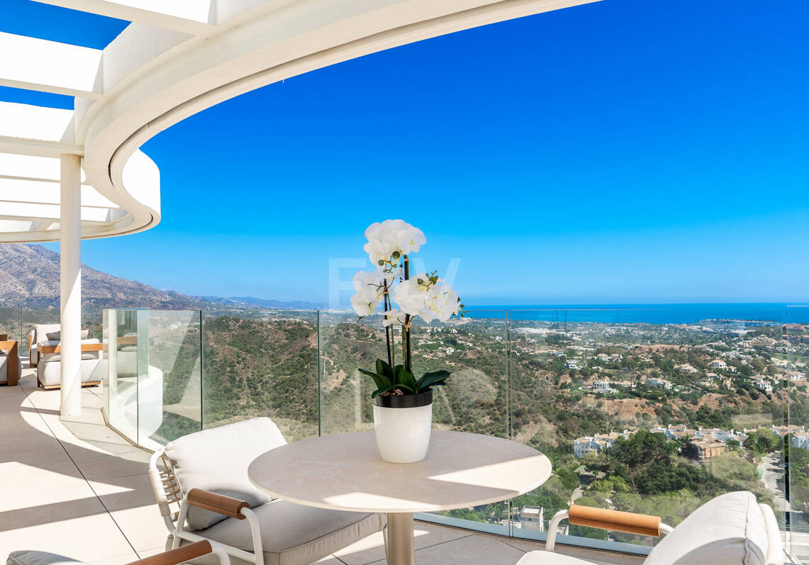 Ático de lujo en La Quinta con piscina privada y vistas abiertas al mar