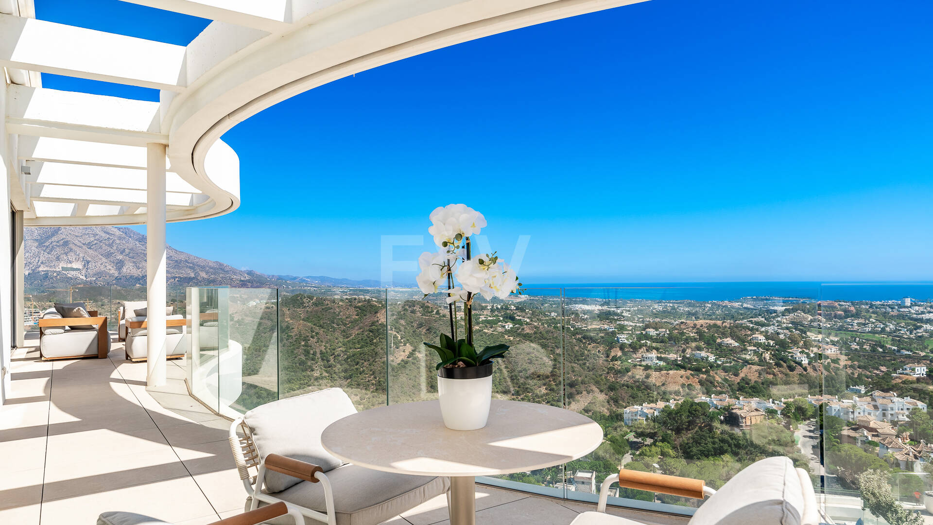 Luxury penthouse with private pool and open sea views