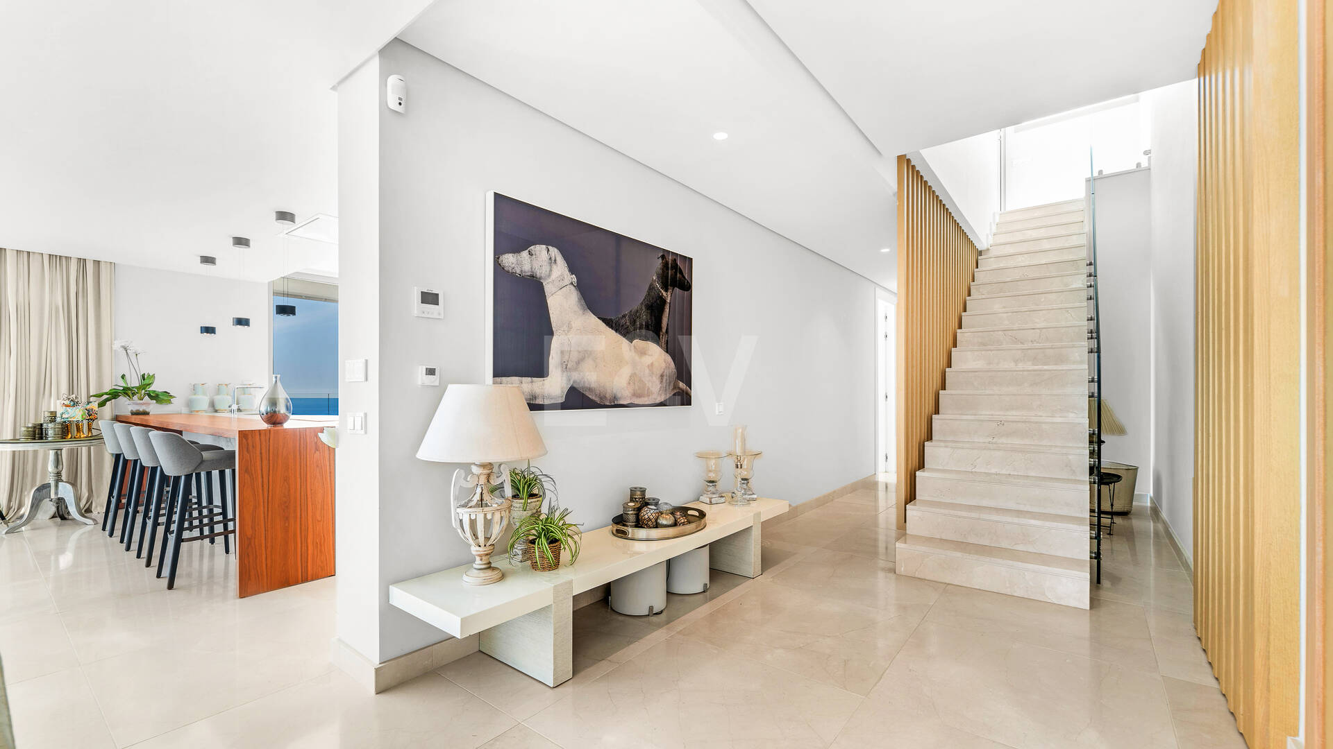 Luxury penthouse with private pool and open sea views