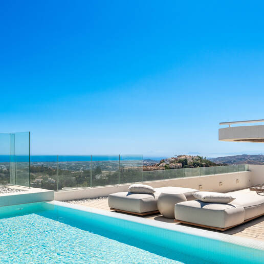 Luxury penthouse with private pool and open sea views