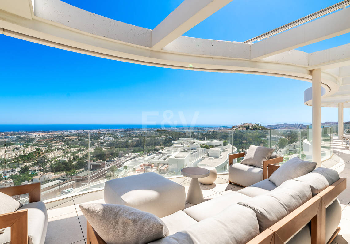 Ático de lujo en La Quinta con piscina privada y vistas abiertas al mar