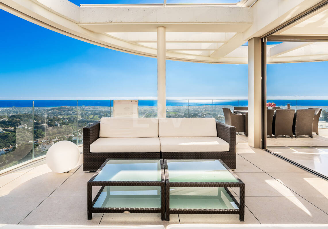 Ático de lujo en La Quinta con piscina privada y vistas abiertas al mar