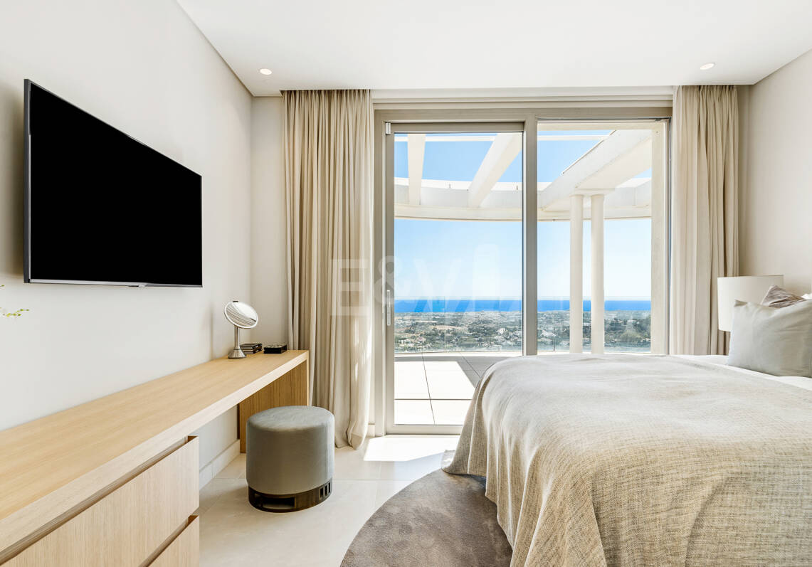 Ático de lujo en La Quinta con piscina privada y vistas abiertas al mar
