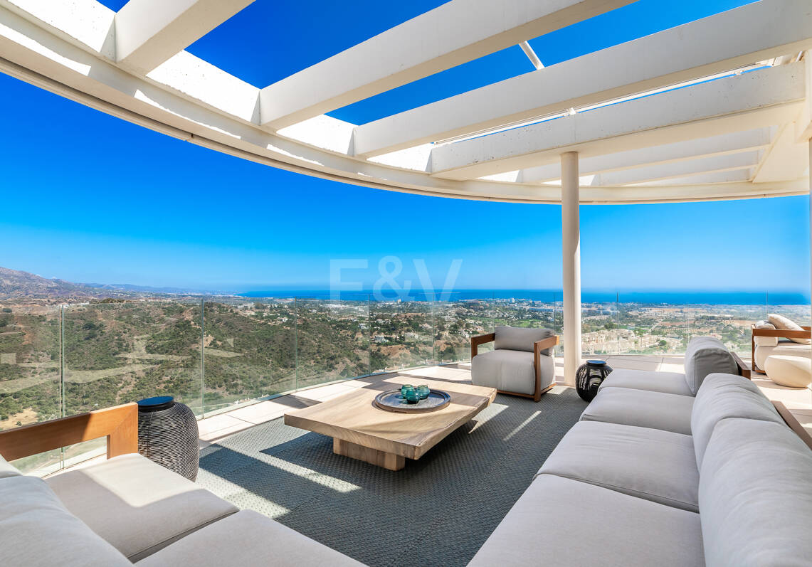 Ático de lujo en La Quinta con piscina privada y vistas abiertas al mar
