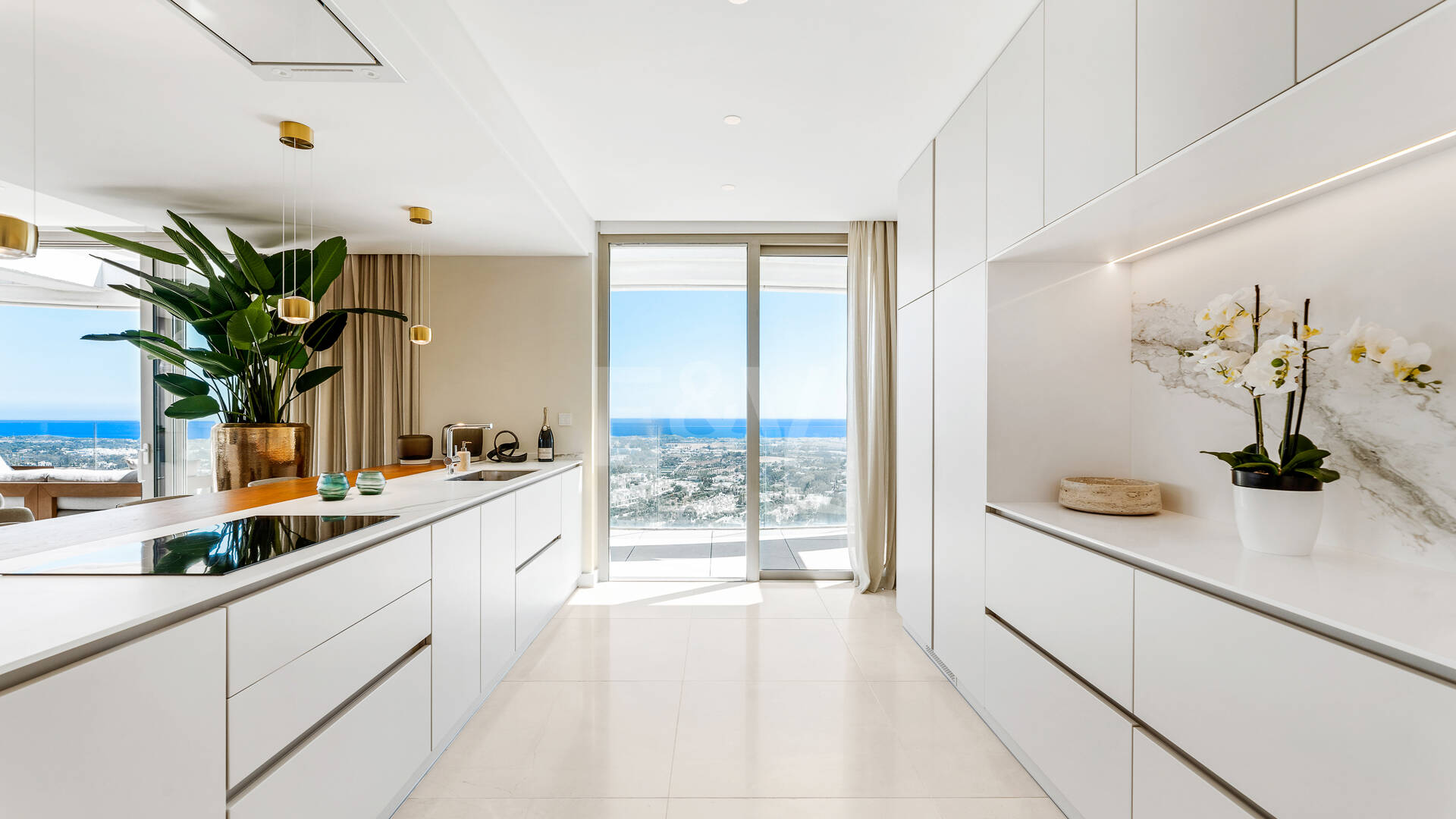 Luxury penthouse with private pool and open sea views