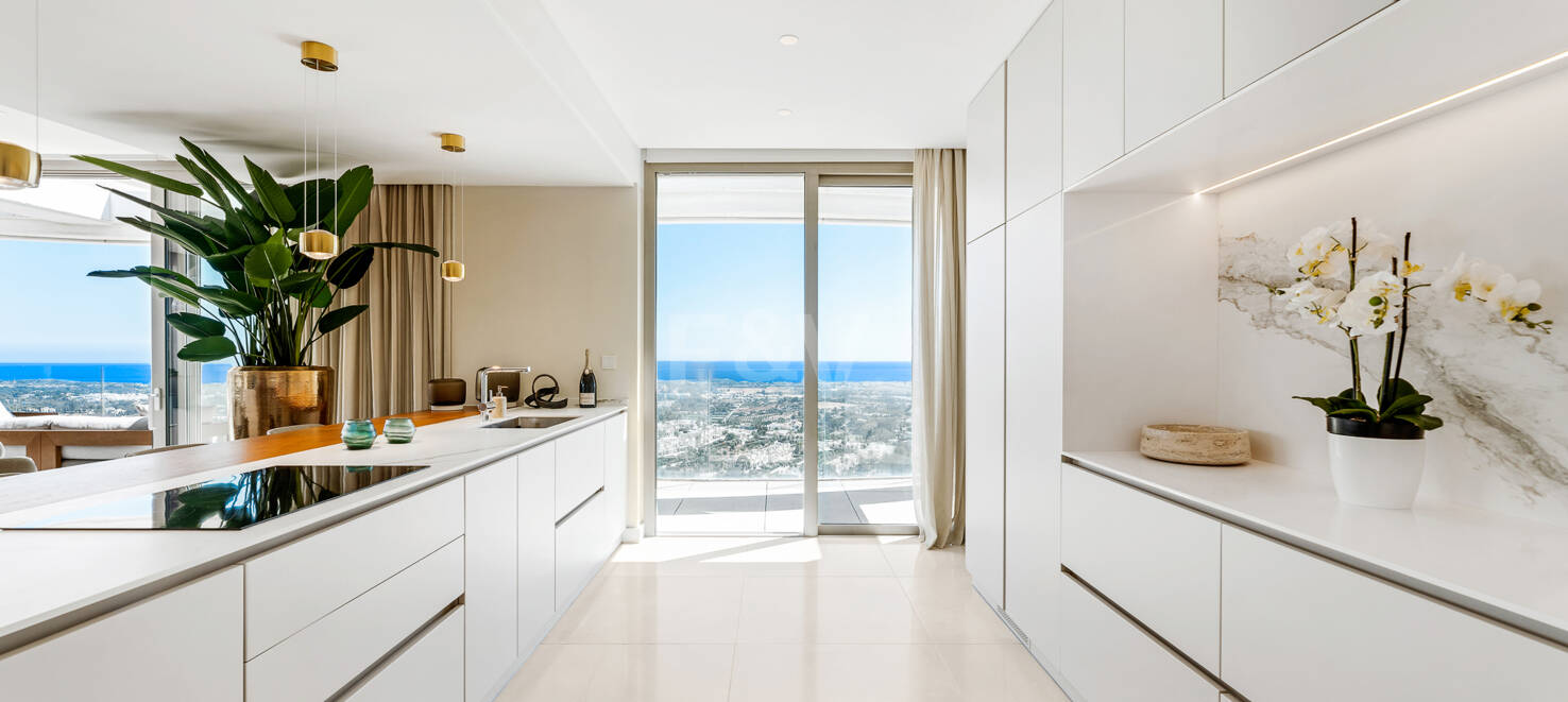 Luxury penthouse with private pool and open sea views