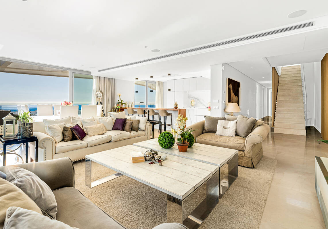 Ático de lujo en La Quinta con piscina privada y vistas abiertas al mar