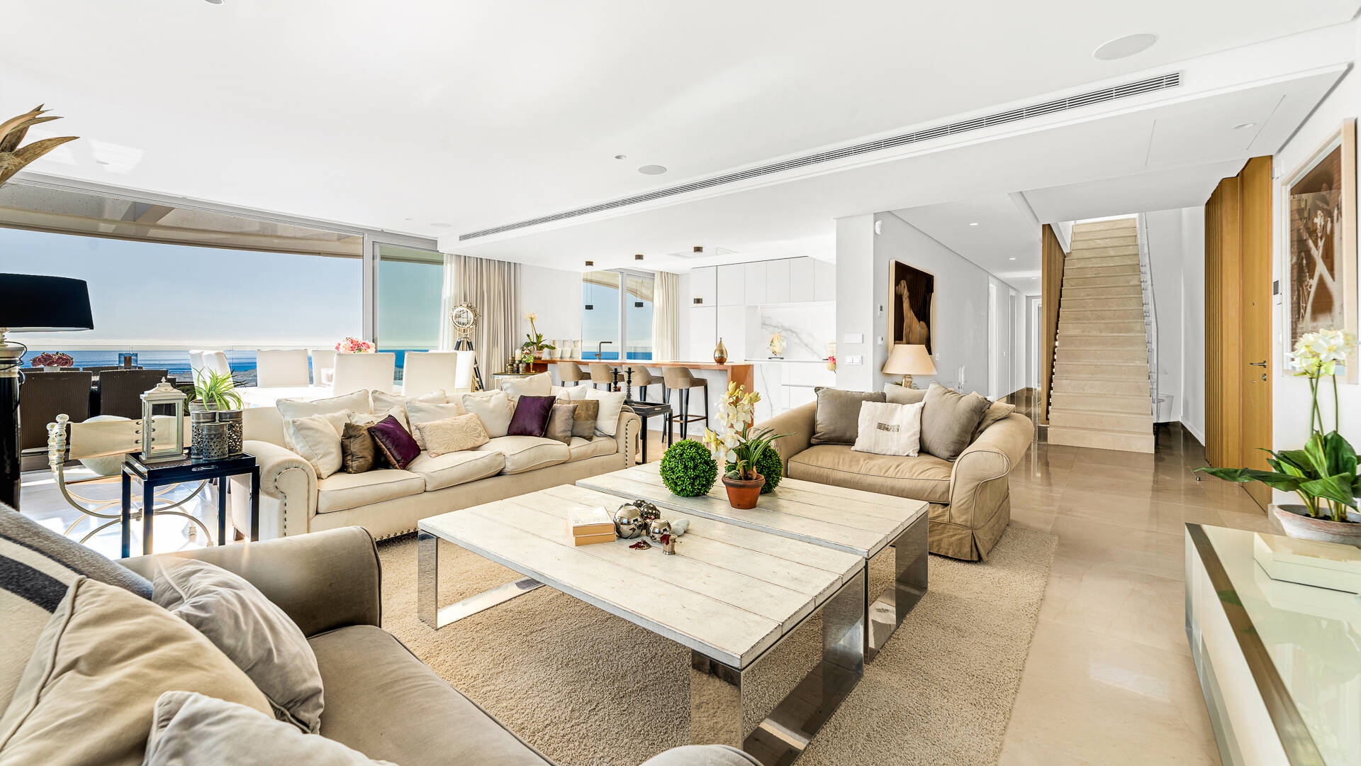 Luxury penthouse with private pool and open sea views