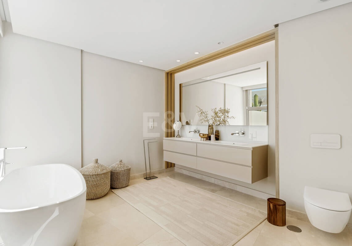 Ático de lujo en La Quinta con piscina privada y vistas abiertas al mar